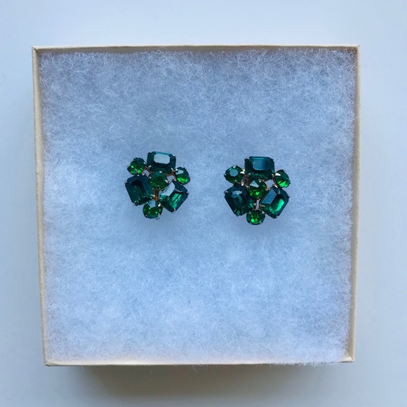 Vintage Green Cluster Screw-Back Earrings - Picture 1 of 5